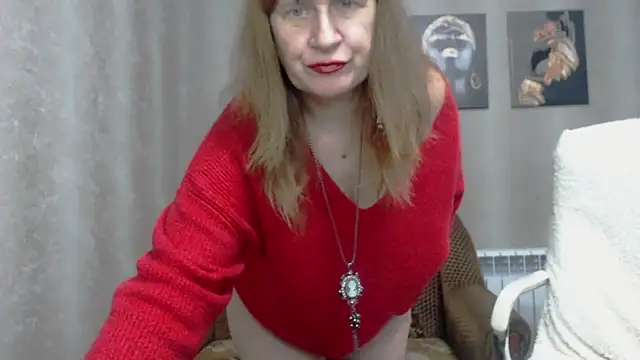 Snapshot of koroleva70 chatting on 12.19.24 koroleva70 online show from 12.19.24