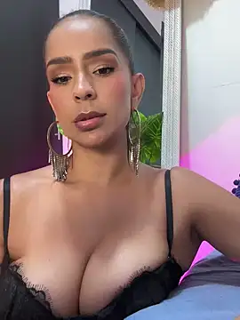 Mau White online show from 12.19.24