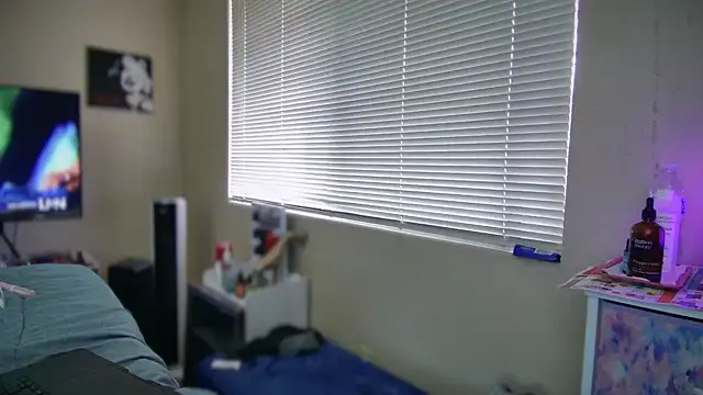 Yagurl  west online show from 02.13.25