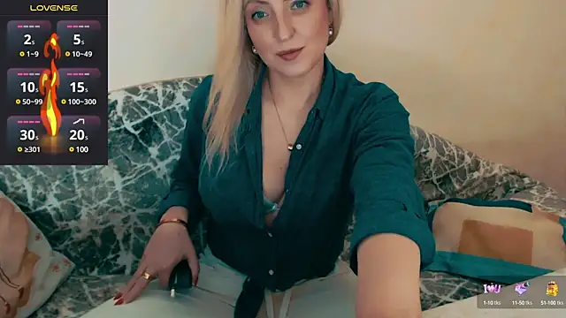 Snapshot of ElysonLang chatting on 01.28.25 ElysonLang online show from 01.28.25