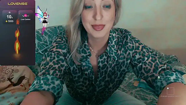 Snapshot of ElysonLang chatting on 09.28.25 ElysonLang online show from 09.28.25