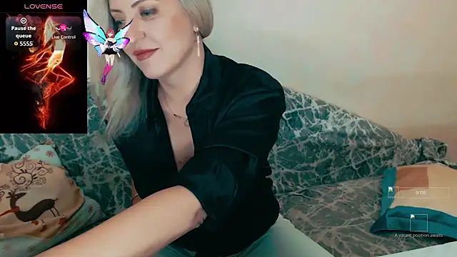 Snapshot of ElysonLang chatting on 11.13.25 ElysonLang online show from 11.13.25