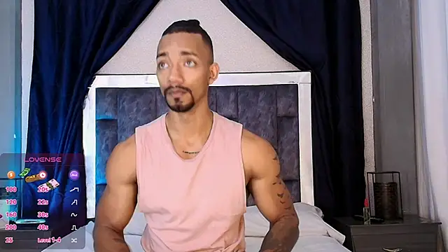 Snapshot of Manolo_Hot1 chatting on 01.10.25 Manolo Hot1 online show from 01.10.25