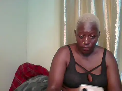 Snapshot of Poisonous_Ivy chatting on 01.12.25 Poisonous Ivy online show from 01.12.25