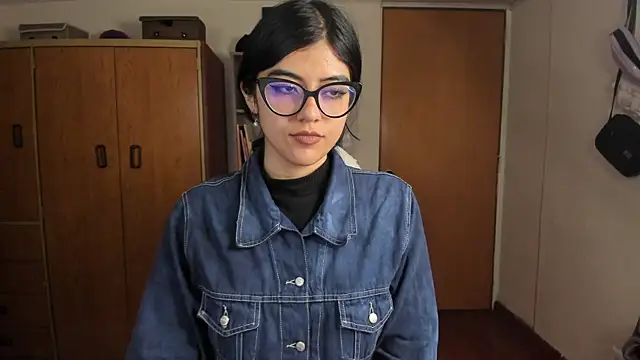 Snapshot of valerie__skyy chatting on 12.17.24 valerie skyy online show from 12.17.24