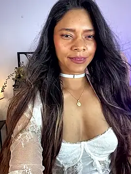 Snapshot of Alliz_Collette chatting on 12.04.25 Alliz Collette online show from 12.04.25