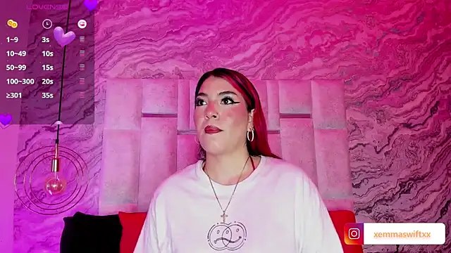 Snapshot of EmmaSwift_ chatting on 03.12.25 EmmaSwift online show from 03.12.25