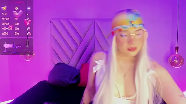 EmmaSwift  online show from 12.17.25