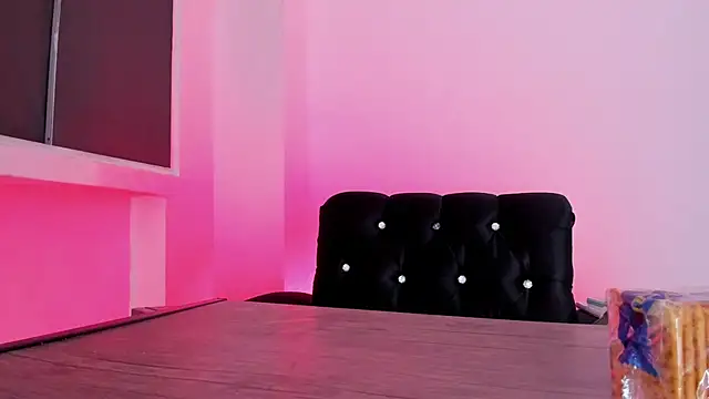 Mialenox online show from 02.21.25