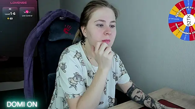 Olivia Munk online show from 02.12.25