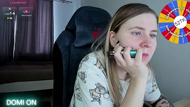 Olivia Munk online show from 02.15.25