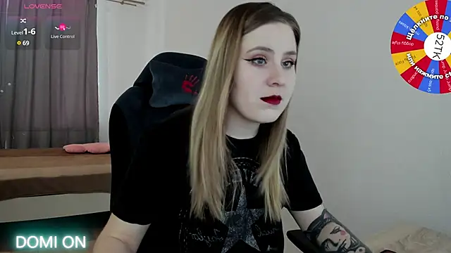 Olivia Munk online show from 02.18.25