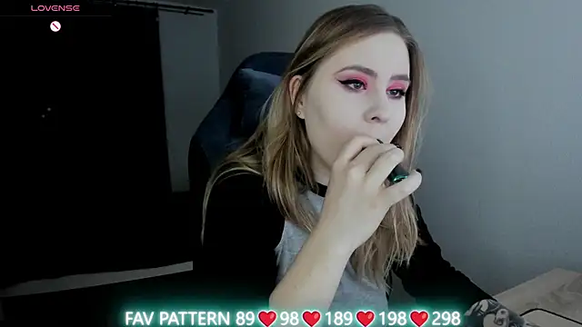 Olivia Munk online show from 03.13.25