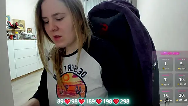 Olivia Munk online show from 02.04.26