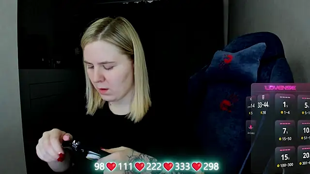 Olivia Munk online show from 04.07.26