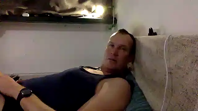 Snapshot of dlvis12 chatting on 12.02.25 dlvis12 online show from 12.02.25