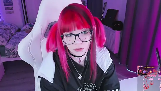 Snapshot of Yumi_Youkai chatting on 10.19.25 Yumi Youkai online show from 10.19.25