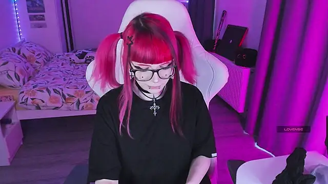 Snapshot of Yumi_Youkai chatting on 12.22.25 Yumi Youkai online show from 12.22.25