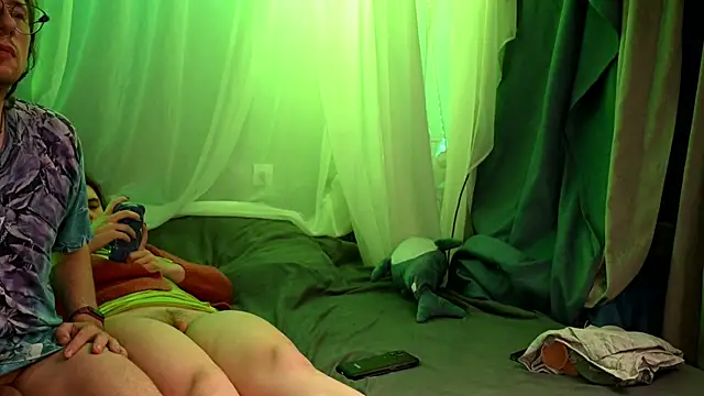 Claudia and elon  online show from 09.29.25