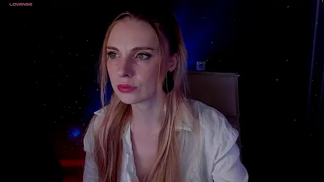 Snapshot of Aqualen chatting on 11.20.25 Aqualen online show from 11.20.25