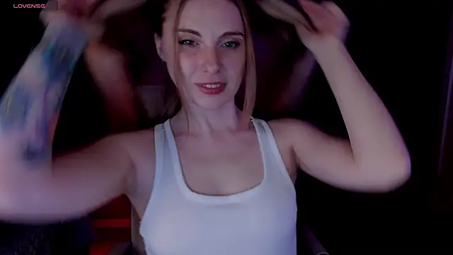 Snapshot of Aqualen chatting on 11.23.25 Aqualen online show from 11.23.25