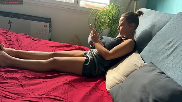 Snapshot of BabyNila chatting on 03.12.25 BabyNila online show from 03.12.25