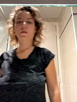 Snapshot of BabyNila chatting on 10.09.25 BabyNila online show from 10.09.25