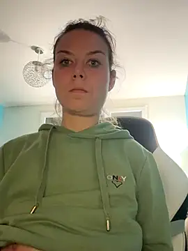 Snapshot of BabyNila chatting on 10.17.25 BabyNila online show from 10.17.25