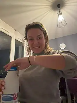 Snapshot of BabyNila chatting on 11.08.25 BabyNila online show from 11.08.25