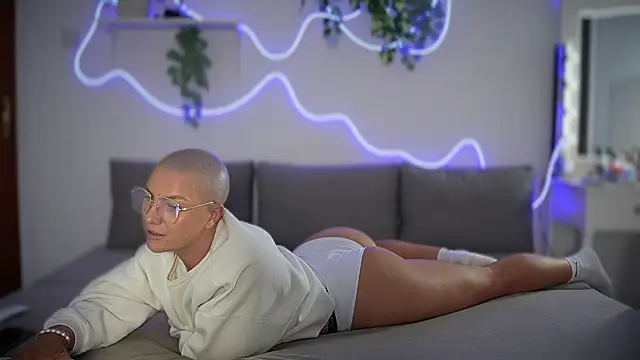 PaulinaSchubert1 online show from 12.02.24