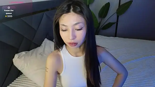 TrishaRey online show from 04.02.26