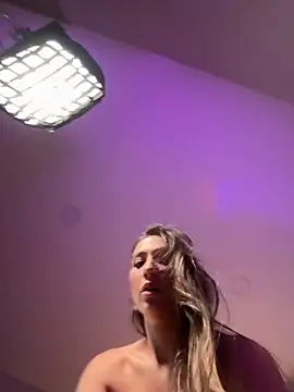 Snapshot of AnnaCastillo_ chatting on 11.01.25 AnnaCastillo online show from 11.01.25