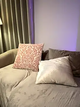 Snapshot of AnnaCastillo_ chatting on 11.30.25 AnnaCastillo online show from 11.30.25