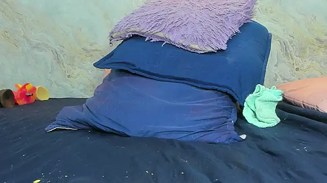 jones maddy  online show from 02.10.25