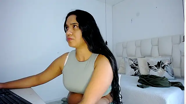 tiffany  pink online show from 10.11.25