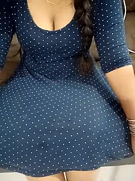 Snapshot of Mounika25 chatting on 11.20.25 Mounika25 online show from 11.20.25