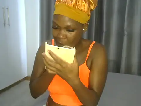 Snapshot of East_queen chatting on 02.01.25 East queen online show from 02.01.25