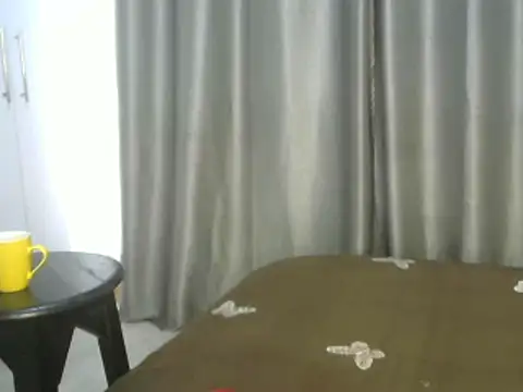 Snapshot of East_queen chatting on 02.19.25 East queen online show from 02.19.25