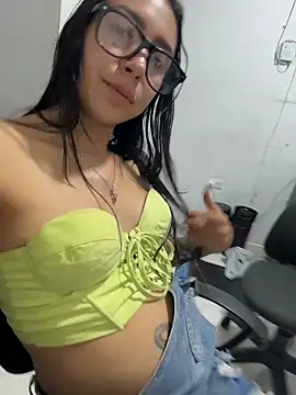 Snapshot of _alabina_ chatting on 02.17.26 alabina online show from 02.17.26