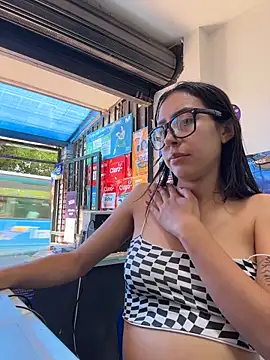 Snapshot of _alabina_ chatting on 02.18.26 alabina online show from 02.18.26