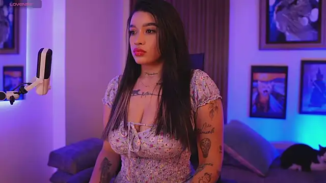 HannahW  online show from 12.06.24