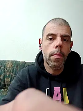 Snapshot of Gui420bh chatting on 12.17.25 Gui420bh online show from 12.17.25