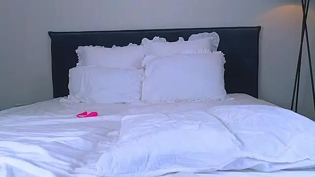 NicoleMarani online show from 10.09.25