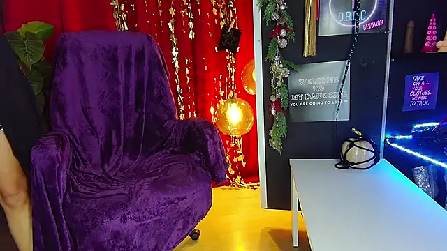 Snapshot of iammistress chatting on 12.20.24 iammistress online show from 12.20.24