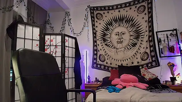 Snapshot of iammistress chatting on 10.15.25 iammistress online show from 10.15.25