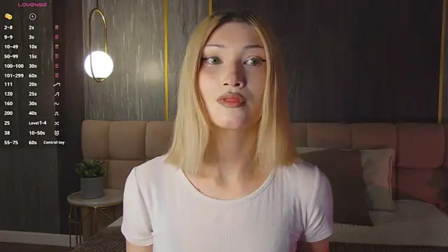 Snapshot of CarolReeves chatting on 05.06.26 CarolReeves online show from 05.06.26