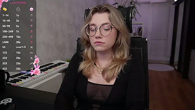 Snapshot of RemyCute chatting on 01.30.25 RemyCute online show from 01.30.25