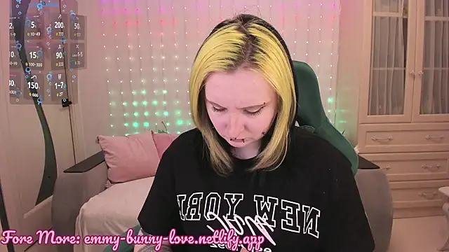 EmmyBunny online show from 02.05.26