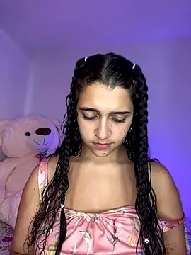 Snapshot of Alicia_Ruiz chatting on 11.06.25 Alicia Ruiz online show from 11.06.25