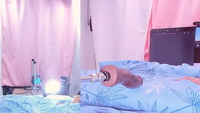 Snapshot of Aleska_James chatting on 09.20.25 Aleska James online show from 09.20.25